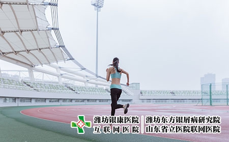 攝圖網_500290298_青春活動女性操場跑步(企業商用) 攝圖網_500290298_青春活動女性操場跑步(企業商用)