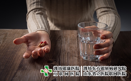 攝圖網_501699698_女性手心放著藥(企業商用) 攝圖網_501699698_女性手心放著藥(企業商用)