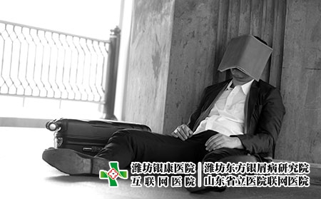 攝圖網(wǎng)_307150901_坐在戶外親近地看書精神緊張的亞洲商人破產(chǎn)了(企業(yè)商用) 攝圖網(wǎng)_307150901_坐在戶外親近地看書精神緊張的亞洲商人破產(chǎn)了(企業(yè)商用)