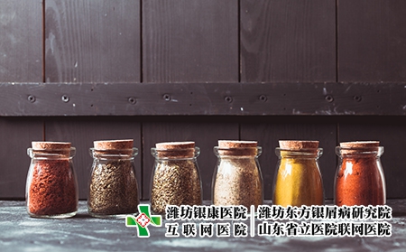 攝圖網_300130817_各種磨碎的香料老式璃瓶中各種磨碎的香料（企業商用）